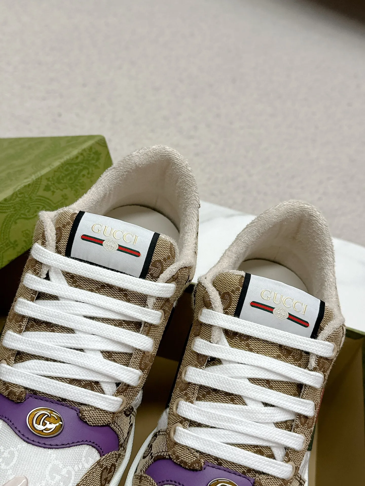 👟👟Ex-factory price 480👟👟 Gucci————Purchase version GG series distressed dirty shoes-hot style is coming! 9 times out of 10 sales, you will definitely get the money. Ready stock! Spot goods! Spot goods! New colors added - the ultimate version on the market! Purchase the original version and develop it... fabric, material, outsole, and details can be compared at will! Open-mold Swarovski one-to-one replica rhinestone chain...Metal cherry pendant...Metal double G crystal cylindrical mark...Gucci original customized narrow webbing...Super flash series - flash diamond chain. The cherry decoration is detachable and can be changed into two to match with each other to show your personality. Exclusive color-brushed cowhide fabric. Hand-made distressed is very textured and has a sense of luxury! The details of the workmanship can be seen in the drawings, and no line is missed. The original terry cloth is delicate, soft and more comfortable and breathable. The privately stamped two-color original TPU outsole (lower layer is wider, upper layer is narrower). Matching packaging⭐️ Size: Female 35-40 (Female 41 customized)